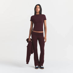 COTTON JERSEY T-SHIRT | CURRANT ON A MODEL FRONT VIEW @ | FOCUS: 0.0, 1.0, 0.9