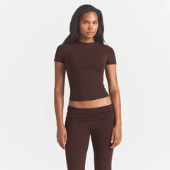COTTON JERSEY T-SHIRT | ESPRESSO ON A MODEL FRONT VIEW @ | FOCUS: 0.0, 1.0, 0.9