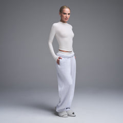 COTTON JERSEY LONG SLEEVE T-SHIRT | MARBLE ON A MODEL FRONT VIEW | FOCUS: 0.0, 1.0, 0.9