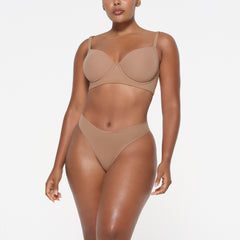 FITS EVERYBODY FULL COVERAGE BACK SMOOTHER BRA | SIENNA ON A MODEL FRONT VIEW