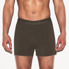 SKIMS STRETCH MENS KNIT BOXER | LODEN ON A MODEL SIDE VIEW @ | FOCUS: 0.0, 1.0, 0.9