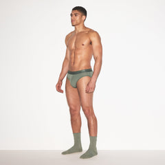 SKIMS STRETCH MENS BRIEF | LAUREL ON A MODEL FRONT VIEW | FOCUS: 0.0, 1.0, 0.9