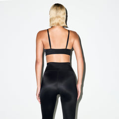 NikeSKIMS SHINE DRAWCORD 26" LEGGING | OBSIDIAN ON A MODEL SIDE VIEW @ | FOCUS: 0.0, 1.0, 0.9