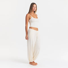 SKIMS SLEEP JOGGER | ECRU ON A MODEL FRONT VIEW @ | FOCUS: 0.0, 1.0, 0.9