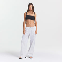 COTTON POPLIN SLEEP STRAIGHT LEG PANT | ONYX DOT PRINT ON A MODEL FRONT VIEW @ | FOCUS: 0.0, 1.0, 0.9