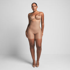 SKIMS BODY CORE SCULPT HIGH-WAISTED SHORT | SIENNA ON A MODEL FRONT VIEW