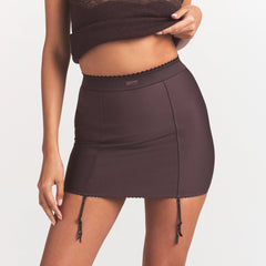 SKIMS BODY MINI GARTER SKIRT | RAISIN ON A MODEL SIDE VIEW @