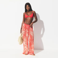 MINI TOTE PAPER RAFFIA | NATURAL ON A MODEL FRONT VIEW @ | FOCUS: 0.0, 1.0, 0.9