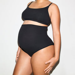FITS EVERYBODY MATERNITY NURSING SCOOP BRALETTE 2-PACK | ONYX ON A MODEL SIDE VIEW @ | FOCUS: 0.0, 1.0, 0.9