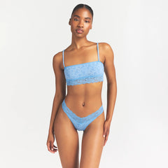 LIGHTWEIGHT COTTON STRAIGHT NECK BRALETTE | SURF DAINTY FLORAL PRINT ON A MODEL SIDE VIEW @ | FOCUS: 0.0, 1.0, 0.9