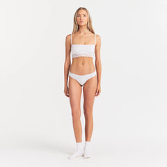 LIGHTWEIGHT COTTON STRAIGHT NECK BRALETTE | SNOW ON A MODEL FRONT VIEW @ | FOCUS: 0.0, 1.0, 0.9