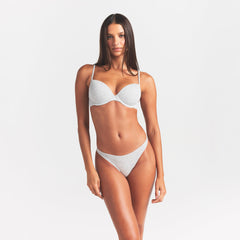 EVERYDAY COTTON T-SHIRT BRA | LIGHT HEATHER GREY ON A MODEL FRONT VIEW @ | FOCUS: 0.0, 1.0, 0.9