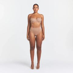 SMOOTHING INTIMATES STRAPLESS BRA | SIENNA ON A MODEL FRONT VIEW @ | FOCUS: 0.0, 1.0, 0.9