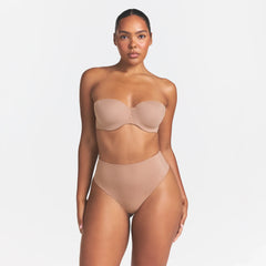 SMOOTHING INTIMATES STRAPLESS BRA | SIENNA ON A MODEL FRONT VIEW @ | FOCUS: 0.0, 1.0, 0.9