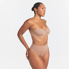 SMOOTHING INTIMATES STRAPLESS BRA | SIENNA ON A MODEL SIDE VIEW @ | FOCUS: 0.0, 1.0, 0.9