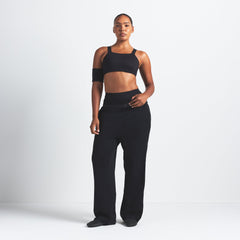 NikeSKIMS MATTE WIDE STRAP BRA | OBSIDIAN ON A MODEL FRONT VIEW @ | FOCUS: 0.0, 1.0, 0.9