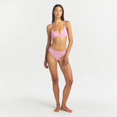 FITS EVERYBODY TRIANGLE BRALETTE | BUBBLE GUM ON A MODEL FRONT VIEW @ | FOCUS: 0.0, 1.0, 0.9