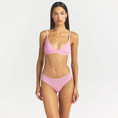 FITS EVERYBODY TRIANGLE BRALETTE | BUBBLE GUM ON A MODEL SIDE VIEW @ | FOCUS: 0.0, 1.0, 0.9