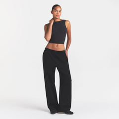 COTTON FLEECE OVERSIZED STRAIGHT LEG PANT | ONYX ON A MODEL FRONT VIEW @ | FOCUS: 0.0, 1.0, 0.9
