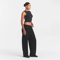 COTTON FLEECE OVERSIZED STRAIGHT LEG PANT | ONYX ON A MODEL FRONT VIEW @ | FOCUS: 0.0, 1.0, 0.9
