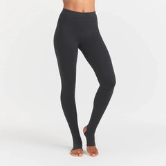 OUTDOOR STIRRUP LEGGING | WASHED ONYX ON A MODEL FRONTVIEW @ | FOCUS: 0.0, 1.0, 0.9