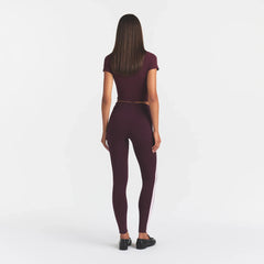 OUTDOOR HIGH WAISTED LEGGING | CURRANT PEONY CONTRAST ON A MODEL | FOCUS: 0.0, 1.0, 0.9