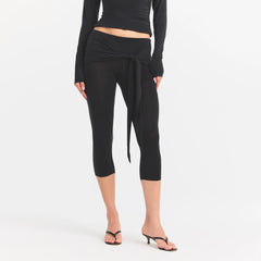 CUPRO JERSEY WRAP CAPRI | OBSIDIAN ON A MODEL SIDE VIEW @ | FOCUS: 0.0, 1.0, 0.9