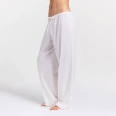 COTTON POPLIN PANT | SNOW ON A MODEL SIDE VIEW @ | FOCUS: 0.0, 1.0, 0.9