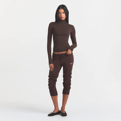 COTTON FLEECE LEGGING | ESPRESSO ON A MODEL FRONT VIEW @ | FOCUS: 0.0, 1.0, 0.9