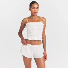 COTTON POPLIN SHORT | SNOW ON A MODEL SIDE VIEW @ | FOCUS: 0.0, 1.0, 0.9