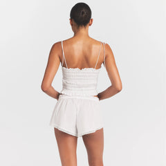 COTTON POPLIN SHORT | SNOW ON A MODEL SIDE VIEW @ | FOCUS: 0.0, 1.0, 0.9