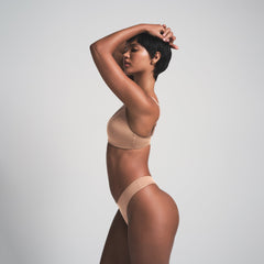 WIRELESS FORM T-SHIRT DEMI BRA | SIENNA ON A MODEL FRONT VIEW @ | FOCUS: 0.0, 1.0, 0.9
