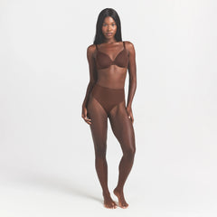 SMOOTHING INTIMATES FULL COVERAGE BRA | COCOA ON A MODEL FRONT VIEW @ | FOCUS: 0.0, 1.0, 0.9