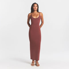 SMOOTH LAYERS SCOOP NECK LONG DRESS | HENNA ON A MODEL FRONT VIEW @ | FOCUS: 0.0, 1.0, 0.9