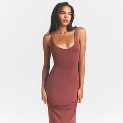 SMOOTH LAYERS SCOOP NECK LONG DRESS | HENNA ON A MODEL SIDE VIEW @ | FOCUS: 0.0, 1.0, 0.9
