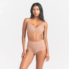 SMOOTHING INTIMATES UNLINED MINIMIZER BRA | SIENNA ON A MODEL FRONT VIEW @ | FOCUS: 0.0, 1.0, 0.9
