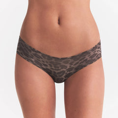 FITS EVERYBODY MICRO HIPSTER | UMBER LEOPARD PRINT ON A MODEL SIDE VIEW @ | FOCUS: 0.0, 1.0, 0.9