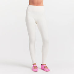 NikeSKIMS MATTE 26" LEGGING | IVORY ON A MODEL