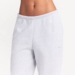 COTTON FLEECE CLASSIC JOGGER | LIGHT HEATHER GREY ON A MODEL FRONT VIEW @ | FOCUS: 0.0, 1.0, 0.9