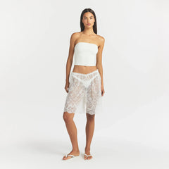 ULTRA FINE LACE SHORT | MARBLE ON A MODEL FRONT VIEW @ | FOCUS: 0.0, 1.0, 0.9