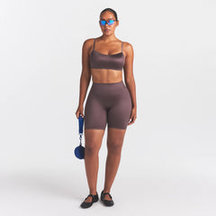 NikeSKIMS SATIN SHINE BONDED WAIST 7" BIKER SHORT | RESIN ON A MODEL FRONT VIEW