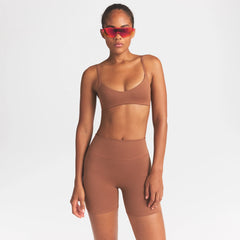 NikeSKIMS MATTE MICRO SCOOP BRA | CAROB BROWN ON A MODEL SIDE VIEW @ | FOCUS: 0.0, 1.0, 0.9
