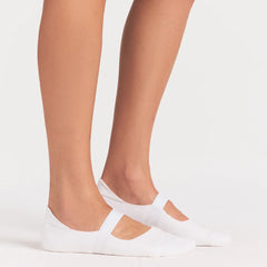 NikeSKIMS ACCESSORIES DRI-FIT™ PILATES NO SHOW SOCK | SNOW ON A MODEL SIDE VIEW @ | FOCUS: 0.0, 1.0, 0.9