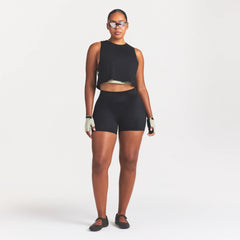 NikeSKIMS PERFORMANCE COTTON BLEND CROP TANK | OBSIDIAN ON A MODEL FRONT VIEW @ | FOCUS: 0.0, 1.0, 0.9