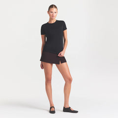 NikeSKIMS PERFORMANCE COTTON BLEND SHORT SLEEVE TOP | OBSIDIAN ON A MODEL FRONT VIEW @ | FOCUS: 0.0, 1.0, 0.9