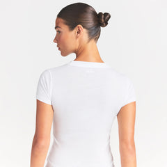 NikeSKIMS PERFORMANCE COTTON BLEND SHORT SLEEVE TOP | SNOW ON A MODEL SIDE VIEW @ | FOCUS: 0.0, 1.0, 0.9