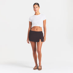 NikeSKIMS PERFORMANCE COTTON BLEND SHORT SLEEVE TOP | SNOW ON A MODEL FRONT VIEW @ | FOCUS: 0.0, 1.0, 0.9