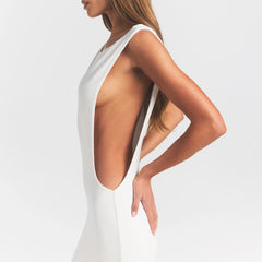 SMOOTH LAYERS CUT OUT LONG DRESS | EGRET ON A MODEL SIDE VIEW @ | FOCUS: 0.0, 1.0, 0.9
