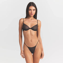 INVISIBLE PLUNGE BRA | OBSIDIAN ON A MODEL FRONT VIEW @ | FOCUS: 0.0, 1.0, 0.9