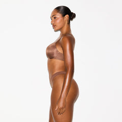 SKIMS ULTIMATE SUPER PUSH-UP BRA | JASPER ON A MODEL SIDE VIEW @ | FOCUS: 0.0, 1.0, 0.9